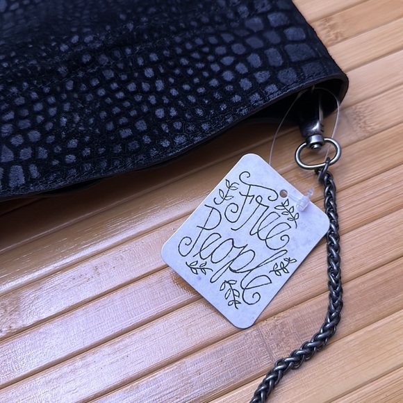 NWT- Free People Black leather chained snake skin print crossbody bag - Picture 3 of 4